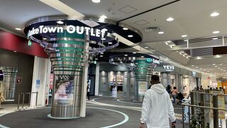 イオンレイクタンと隣接したアウトレット！隣の大きな池の周りが歩道になって散歩が出来ました！