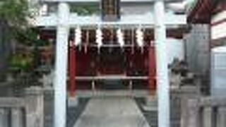 神田明神の籠祖神社は、寛政年間に創設された商売繁盛、招福開運の神社として崇敬されています。