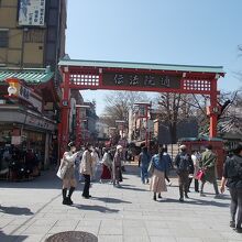 通りの入り口です。