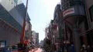 浅草の浅草寺界隈の通りの一つです。