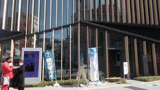 浅草の雷門近くにあります。