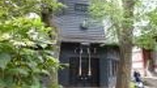 川崎大師駅のすぐ近くです