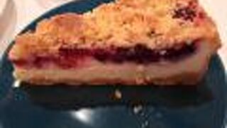 チーズケーキとシナモンロール