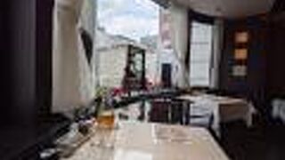 バブリーな内装