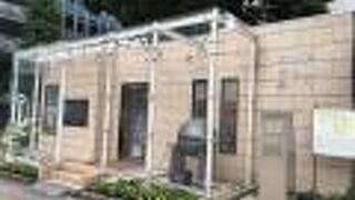 日本橋のたもと