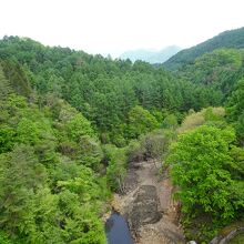 堤高42メートルからの眺め
