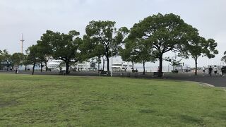 山下埠頭元町側もゆったり山下公園