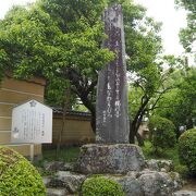 延寿王院の山門前