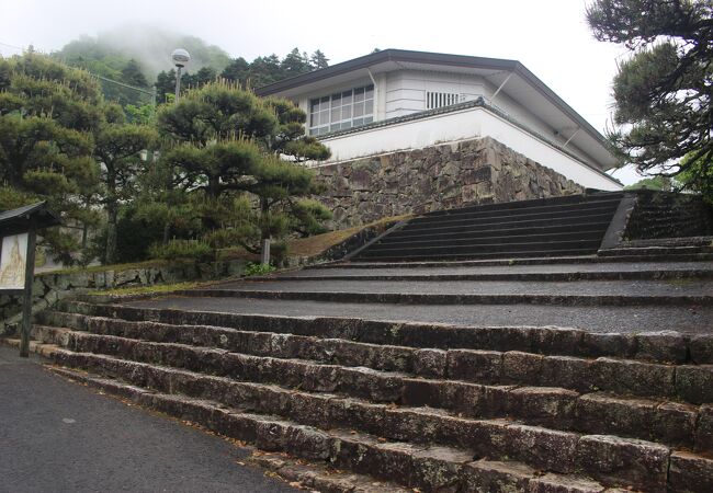 備中松山城の入口、平時が藩主が居住した屋敷跡