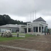 フォッサマグナとはラテン語で「大きな溝」の意、展示はわかりやすく、化石や鉱物標本も多彩