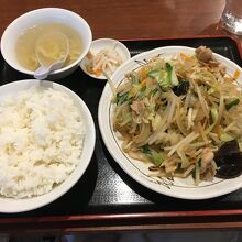 肉野菜炒め定食(900円)