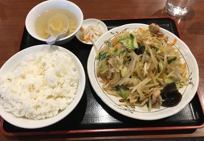 肉野菜炒め定食(900円)を注文しました。