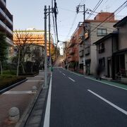 宿坂を下ってのぞき坂を上る