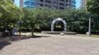 石川島公園の中にあります。