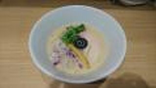 鶏の旨味が凝縮されているスープ