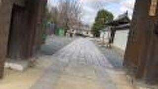 工事中、保護カバーが取り付けらえていました。