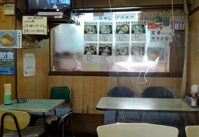 何とも座り心地がレトロな椅子