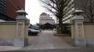 二百数十体の石仏が並んでいます