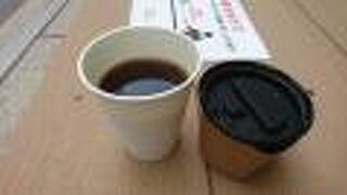 テイクアウトでホットコーヒーを購入