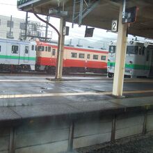 国鉄っぽい色の車両がいました