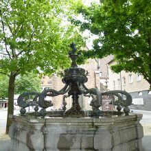 ウルム大聖堂前の噴水