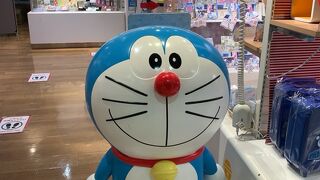 ココでしか手に入らない、限定グッズも多数!　子供は喜ぶエリアだと思います。