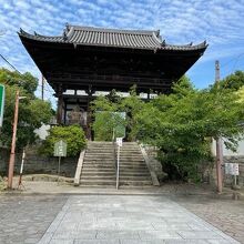 當麻寺　仁王門です