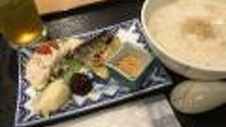 意外と穴場な場外市場食堂。