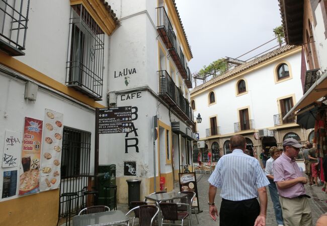 白い迷宮のようなユダヤ人地区