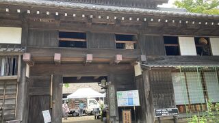 古い家が残っています