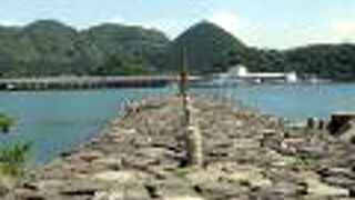 当時のものでは防波堤だけが残っていました。