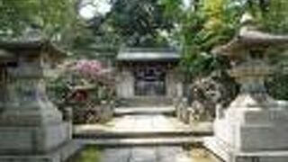 徳川綱重の邸内社だった稲荷