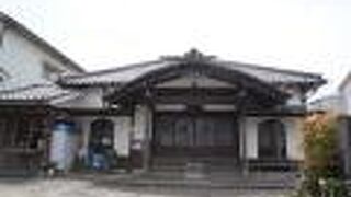 明暦の大火（1657年）で類焼したことで当地へ