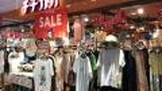 カラフルなお店です