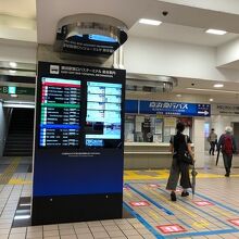 横浜そごうの入口近くで