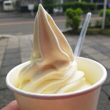 名物の豆乳ソフトクリーム。大豆の濃い風味が楽しめます。