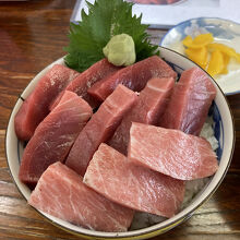 マグロ丼 ￥2500（６月ですので）