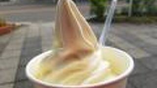 濃い大豆の風味がおいしい豆乳ソフトクリームが名物