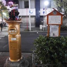 ご利益ありそうなポスト。