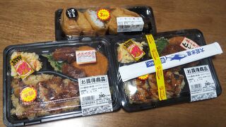 お弁当&おいなりさんを買いました