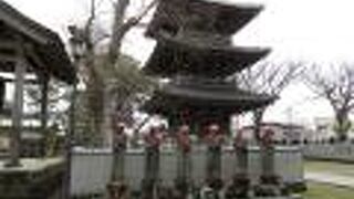 三重塔がお寺のシンボル