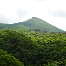 磐梯山の西側を走ります