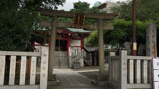 赤上目立つ社殿