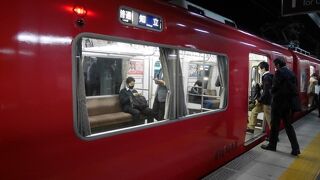 沿線はバラエティゆたか。