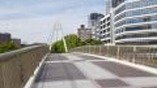 おしゃれ〜な橋。