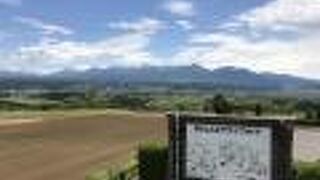 十勝岳連峰を一望