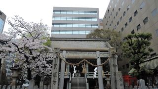 ANAクラウンプラザホテルの隣