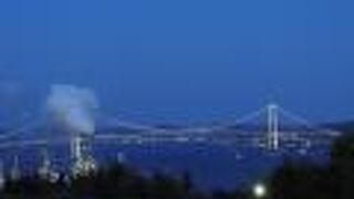 国道37号線沿いにある白鳥大橋の展望スポット