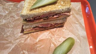 本場ニューヨークで大人気の自家製パストラミサンド