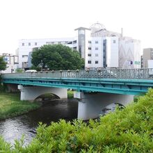赤レンガにほど近いところの橋。